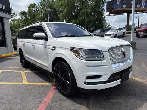 Used 2020 Lincoln Navigator L Reserve w/ Equipment Group 208A Reserve image 4