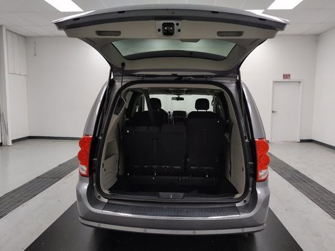 Used 2016 Dodge Grand Caravan SXT w/ Rear Park Assist Package FWD image 29