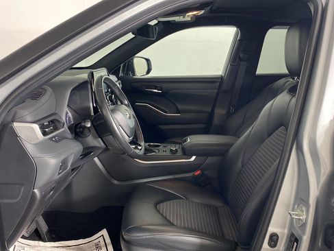 Used 2022 Toyota Highlander XSE AWD/4WD image 11
