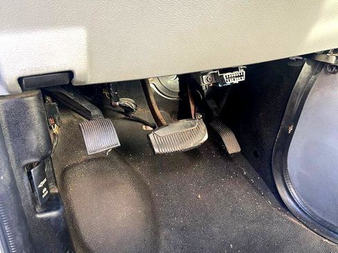 Used 2010 Ford E-350 and Econoline 350 Super Duty image 14