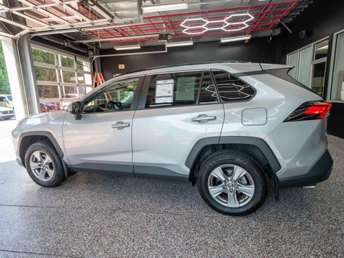 Used 2022 Toyota RAV4 XLE w/ Convenience Package AWD/4WD image 2