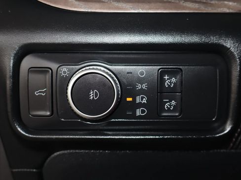 Used 2020 Ford Explorer Platinum w/ Premium Technology Package AWD/4WD image 23