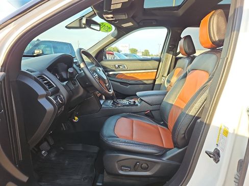 Used 2019 Ford Explorer XLT w/ XLT Desert Copper Package AWD/4WD image 9
