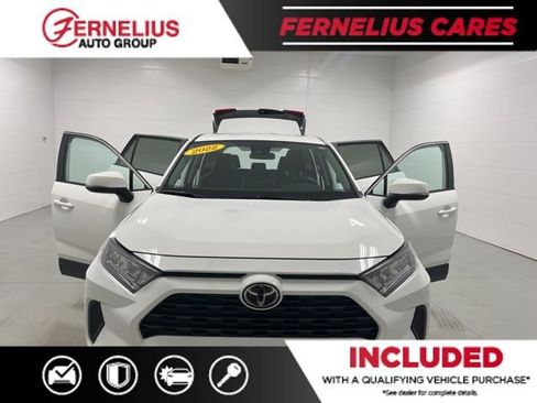 Used 2022 Toyota RAV4 LE image 10