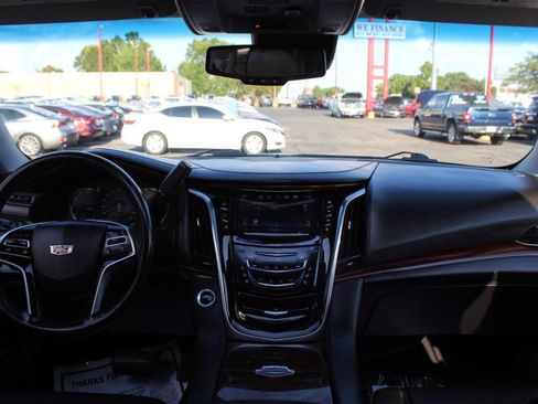 Used 2016 Cadillac Escalade Luxury AWD/4WD image 21
