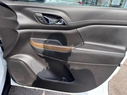 Used 2020 GMC Acadia SLE w/ Driver Convenience Package FWD image 28