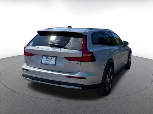 Used 2025 Volvo V60 B5 Cross Country Plus image 14