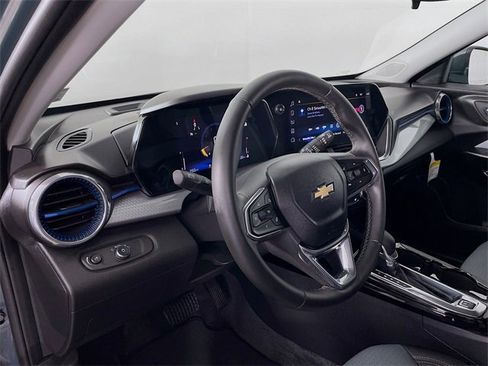 Certified 2025 Chevrolet Trax LT w/ LT Convenience Package image 13