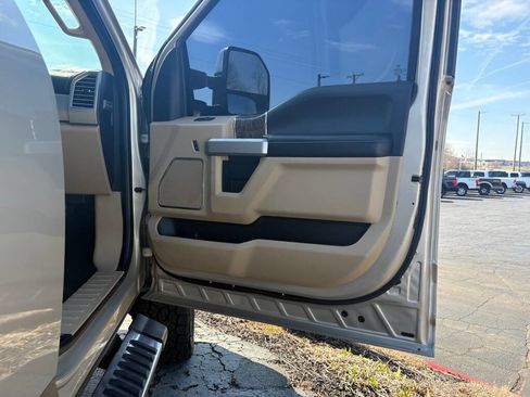 Used 2017 Ford F250 Lariat w/ Lariat Ultimate Package AWD/4WD image 7