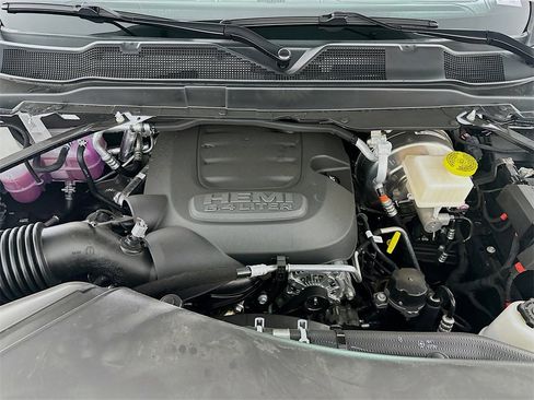 New 2026 RAM 2500 Limited w/ Towing Technology Group image 18