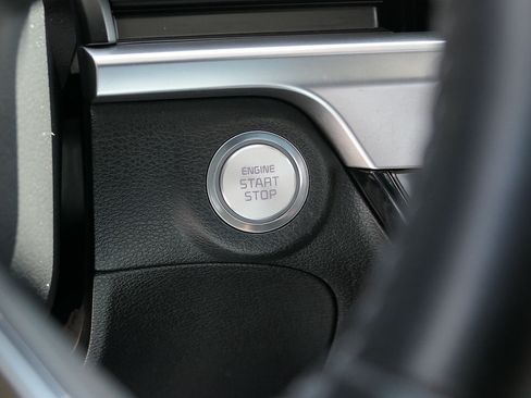 Used 2024 Kia Telluride EX w/ EX Captain's Chair Package FWD image 17