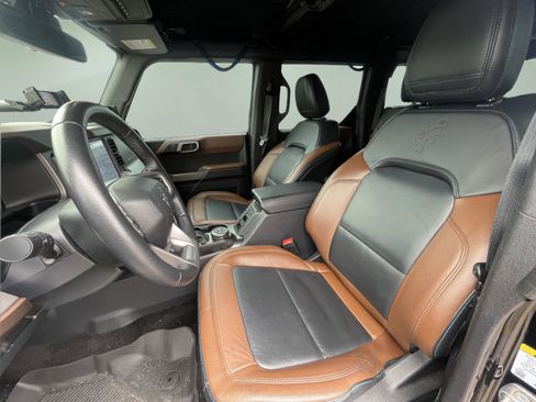 Used 2023 Ford Bronco Outer Banks w/ Sasquatch Package AWD/4WD image 8