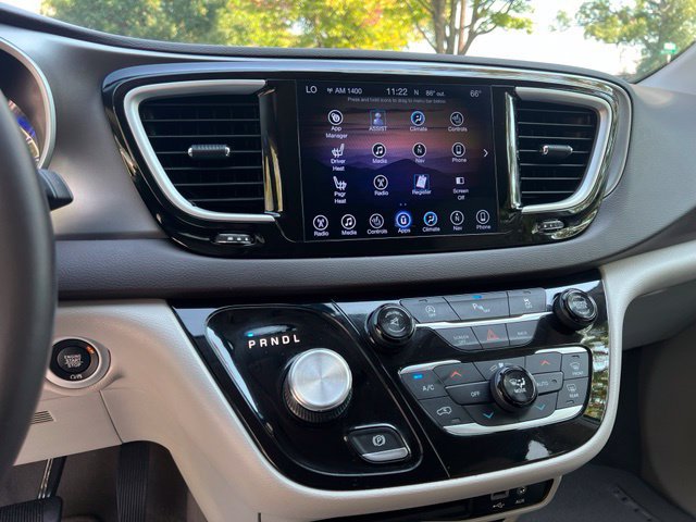 Used 2017 Chrysler Pacifica Touring-L w/ Tire & Wheel Group FWD image 37