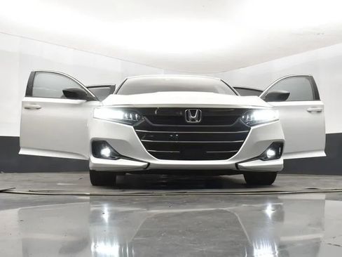 Used 2022 Honda Accord Sport image 11