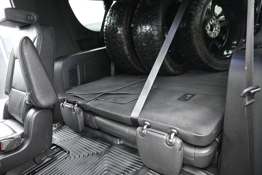 Used 2022 Chevrolet Suburban LT w/ LT Signature Plus Package AWD/4WD image 29