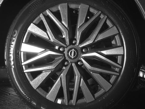 Used 2025 Nissan Altima 2.5 SV FWD image 15