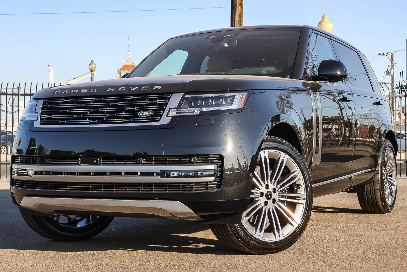 New 2026 Land Rover Range Rover Long Wheelbase SE AWD/4WD image 1