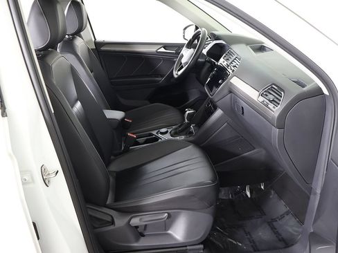 Used 2023 Volkswagen Tiguan SE w/ Panoramic Sunroof Package AWD/4WD image 31