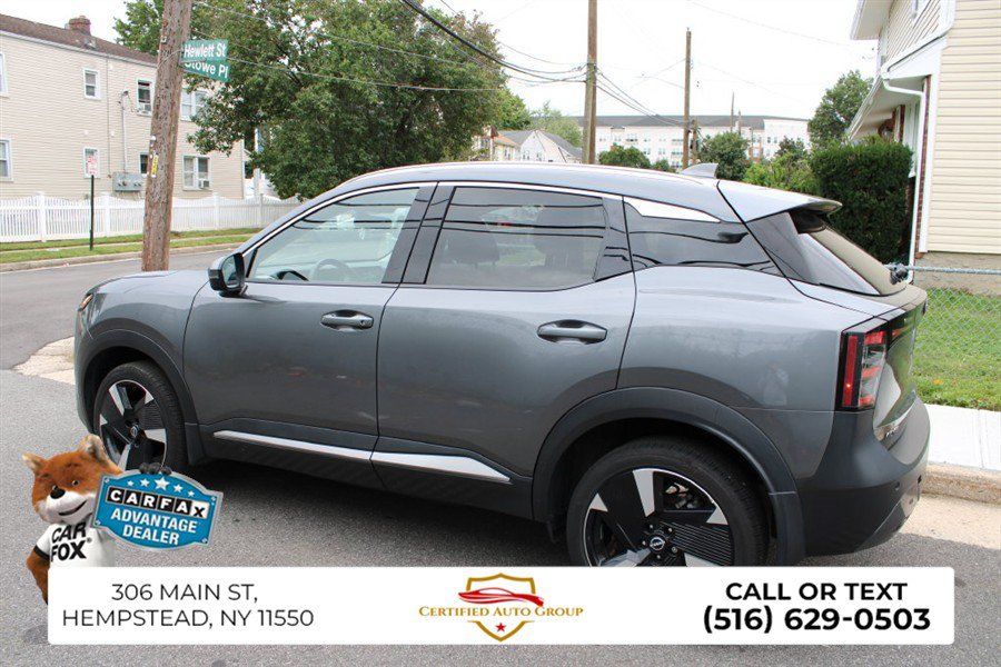 Used 2025 Nissan Kicks SR w/ Illumination Package FWD image 8