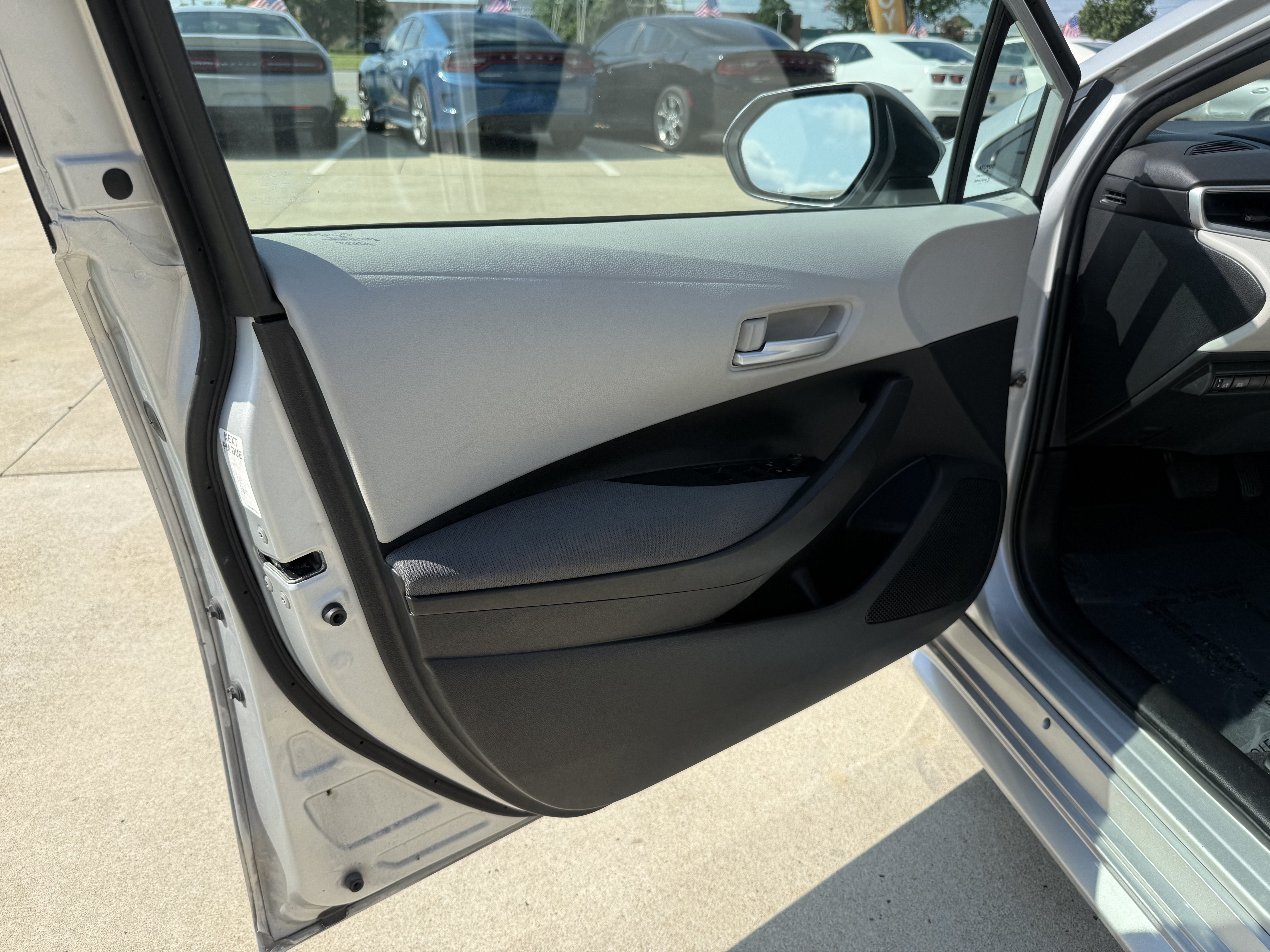 Used 2021 Toyota Corolla LE FWD image 17