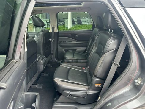 Used 2023 Nissan Pathfinder SL w/ SL Premium Package AWD/4WD image 11