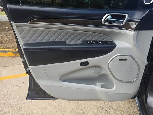 Used 2019 Jeep Grand Cherokee Summit AWD/4WD image 8