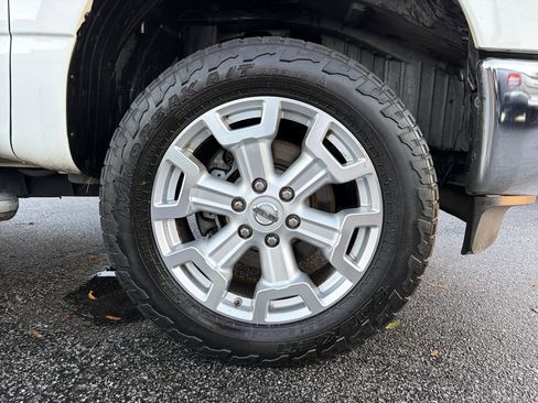 Used 2019 Nissan Titan SV w/ SV Convenience Package image 13