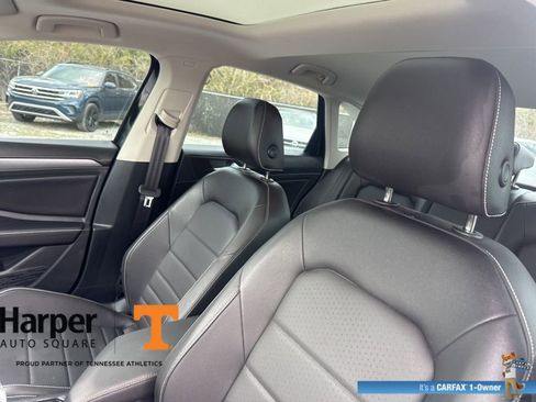 Used 2024 Volkswagen Jetta SE w/ Panoramic Sunroof Package image 12