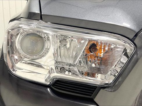 Used 2022 Toyota Tacoma SR image 28