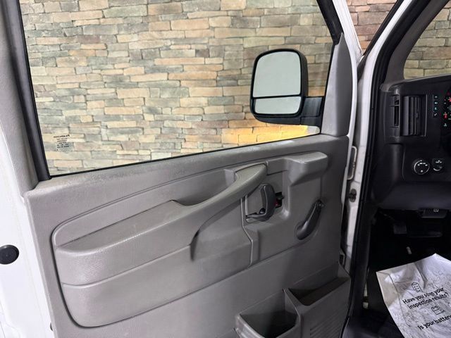 Used 2011 GMC Savana 1500 RWD image 7