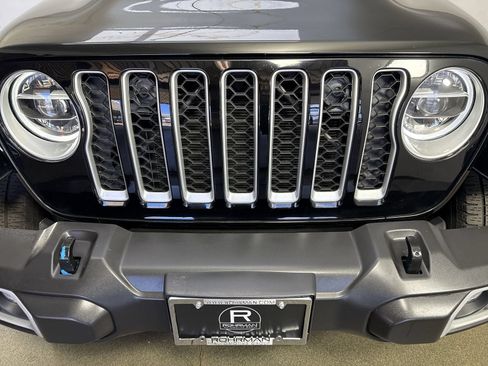 Used 2022 Jeep Wrangler Unlimited Sahara w/ Cold Weather Group AWD/4WD image 27