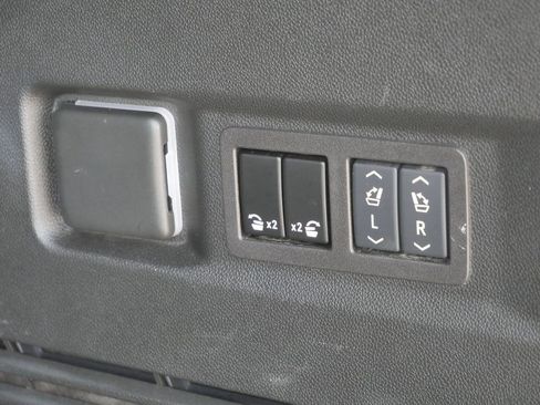 Used 2024 GMC Yukon Denali w/ Denali Reserve Package AWD/4WD image 25