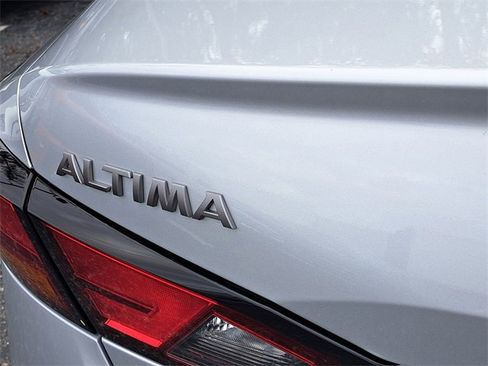 Used 2024 Nissan Altima 2.5 SR w/ SR Premium Package image 7