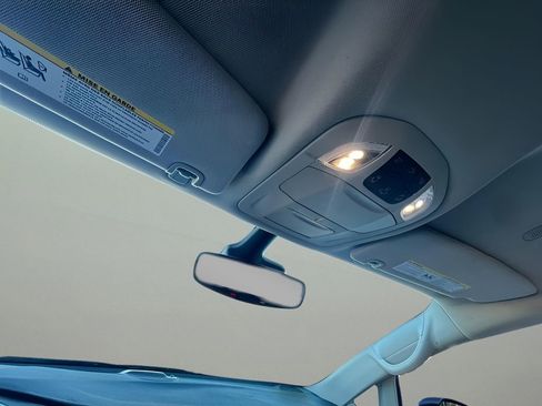 Used 2024 Chrysler Pacifica Select image 18