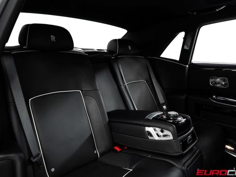 Used 2014 Rolls-Royce Ghost RWD image 39