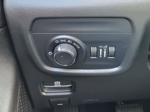 Used 2023 Jeep Grand Cherokee L Laredo image 21