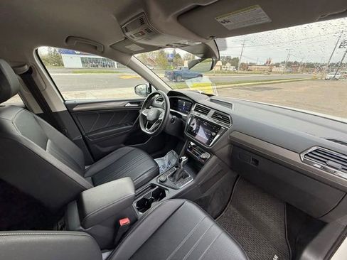 Used 2022 Volkswagen Tiguan SE AWD/4WD image 18