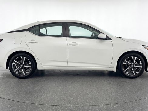 Used 2025 Nissan Sentra SV image 11