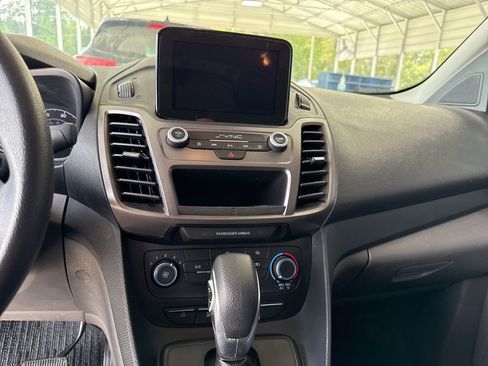 Used 2020 Ford Transit Connect XLT image 6