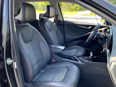 Used 2023 Kia Niro EX FWD image 7