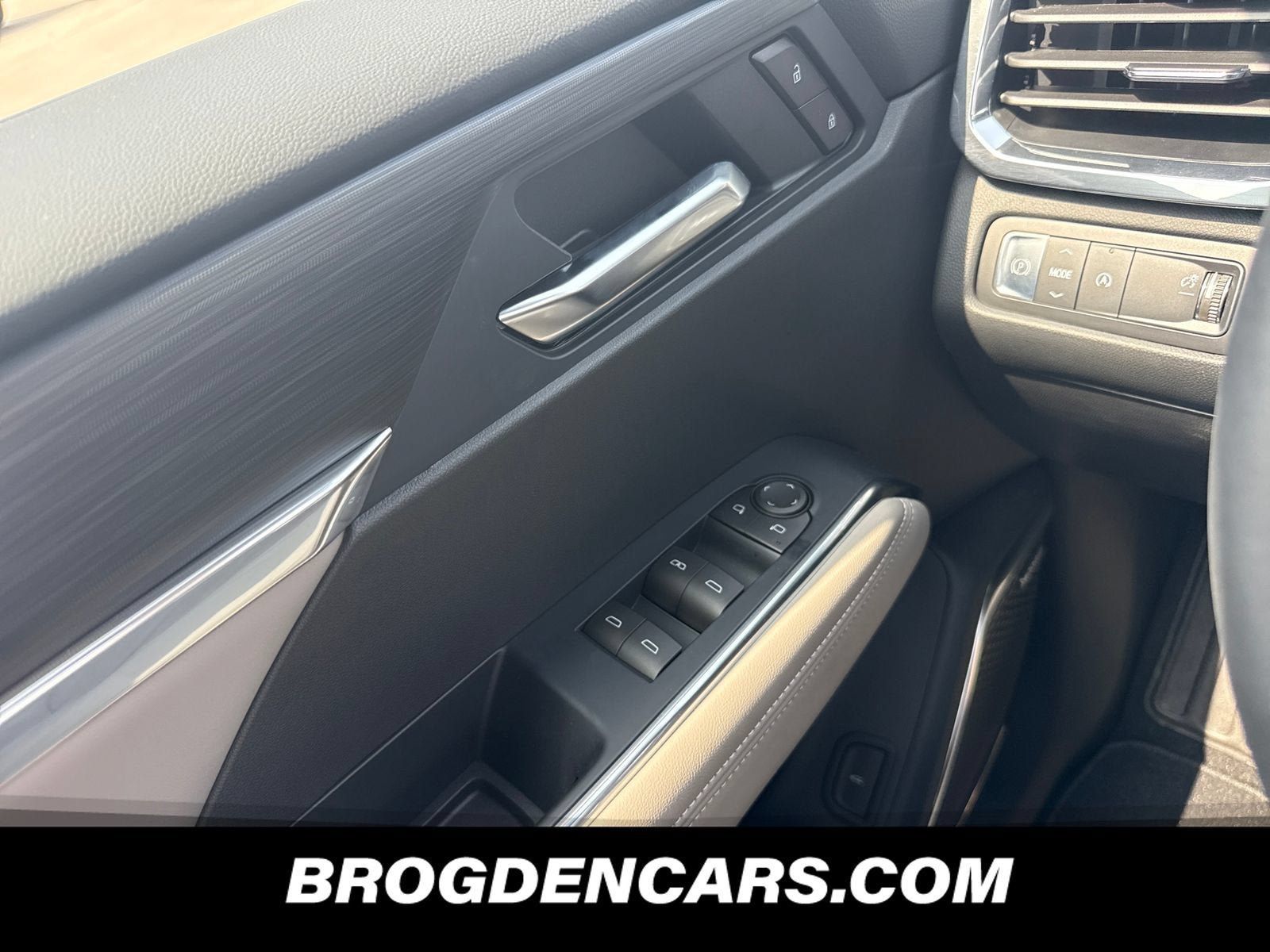 New 2026 GMC Acadia Elevation w/ Black Edition FWD image 8