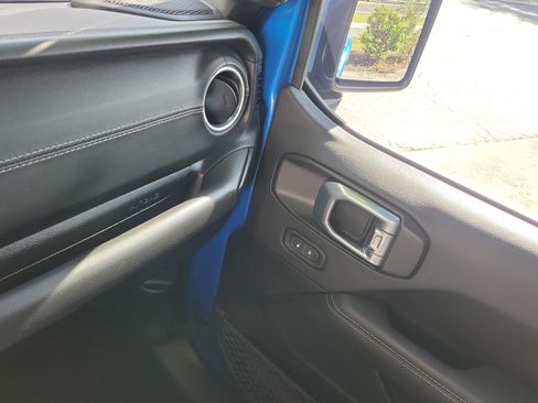 Used 2021 Jeep Wrangler Unlimited Sahara AWD/4WD image 29