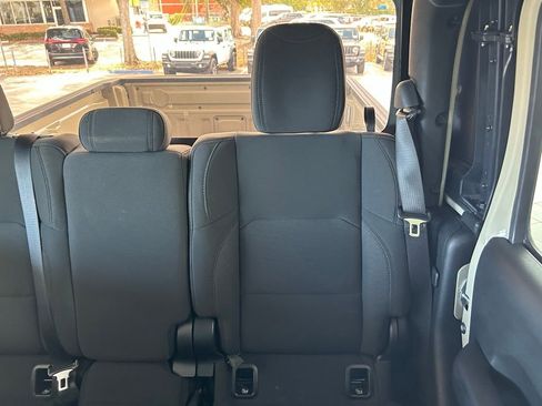 Used 2022 Jeep Gladiator Sport image 14