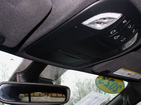 Used 2023 Chrysler Pacifica Touring-L w/ S Appearance Package image 31