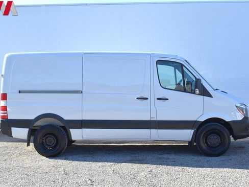 Used 2016 Mercedes-Benz Sprinter 2500 image 6