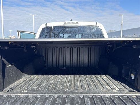 Used 2020 Toyota Tacoma TRD Sport image 10