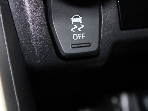 Used 2020 Toyota RAV4 LE w/ All Weather Liner Package AWD/4WD image 29