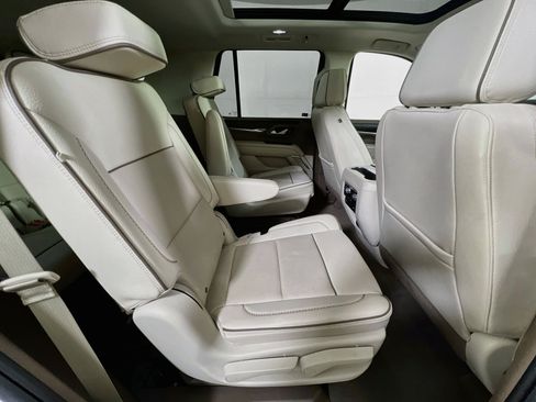 Used 2022 GMC Yukon Denali w/ Advanced Technology Package AWD/4WD image 30