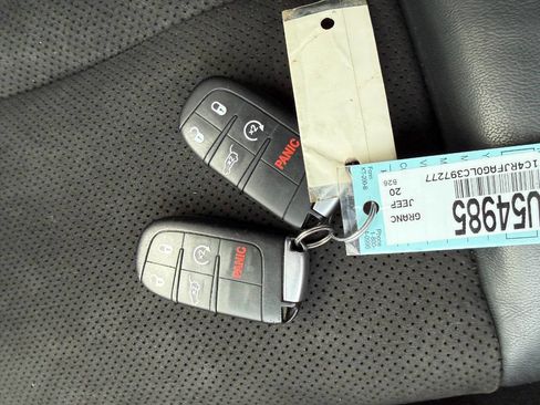 Used 2020 Jeep Grand Cherokee Altitude image 18