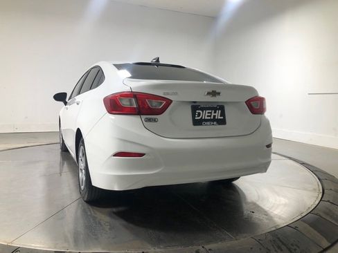Used 2018 Chevrolet Cruze LS image 5